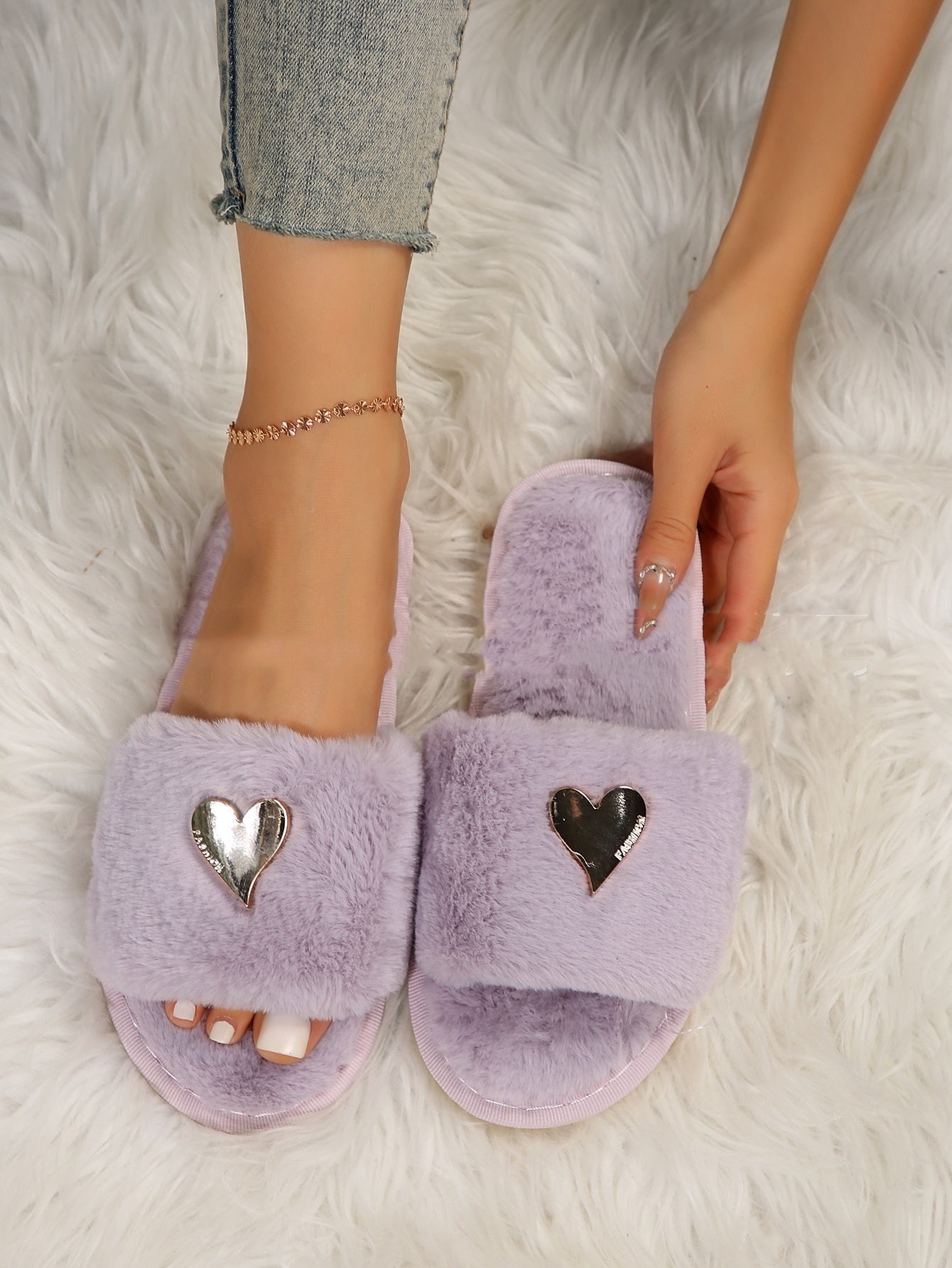 Cozy Plush Furry Slippers for Women – Warm Indoor Fleece Flip Flops for Fall & Winter"